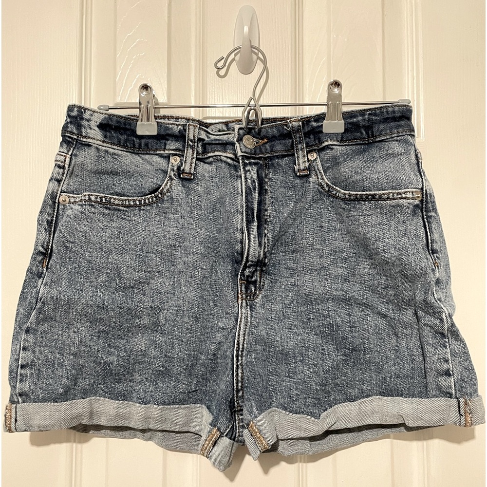 classic high-waisted jean shorts💙